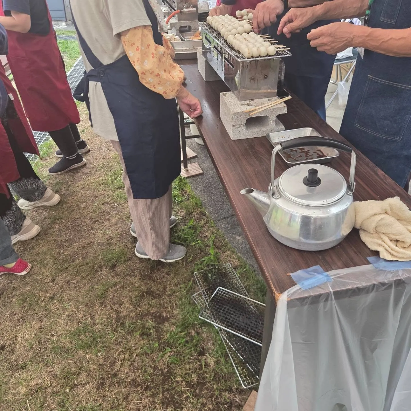 秋水園ふれあいセンター、夕涼み会で焼きそばづくりをお手伝いし...